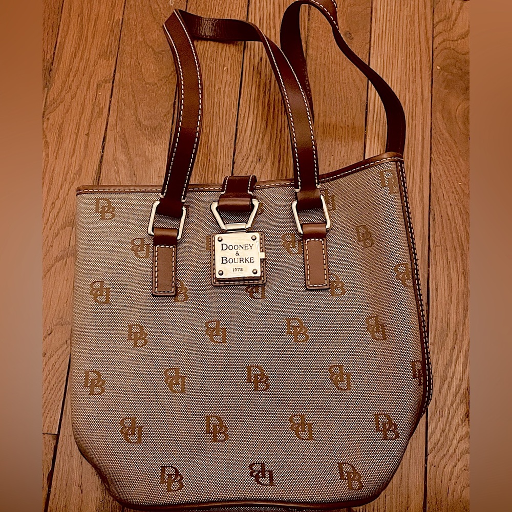 Dooney & Bourke shoulder bag